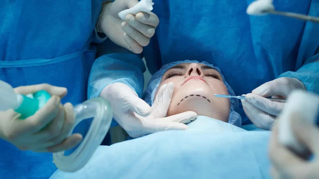 تكلفة جراحة التجميل حول العالم: دليل 2026 لكل دولة
