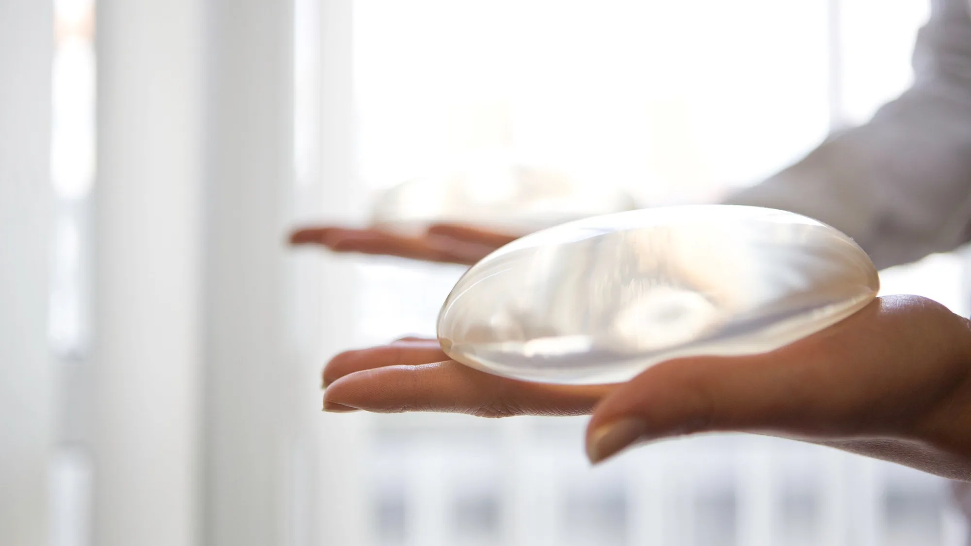 Breast Implant Costs Around the World: 2026 Country Price Comparison